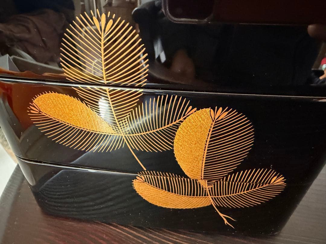 輪島塗 春光斎作 高級漆器 天然木若松蒔絵 三段重 重箱 重台付 紙箱＆桐共箱