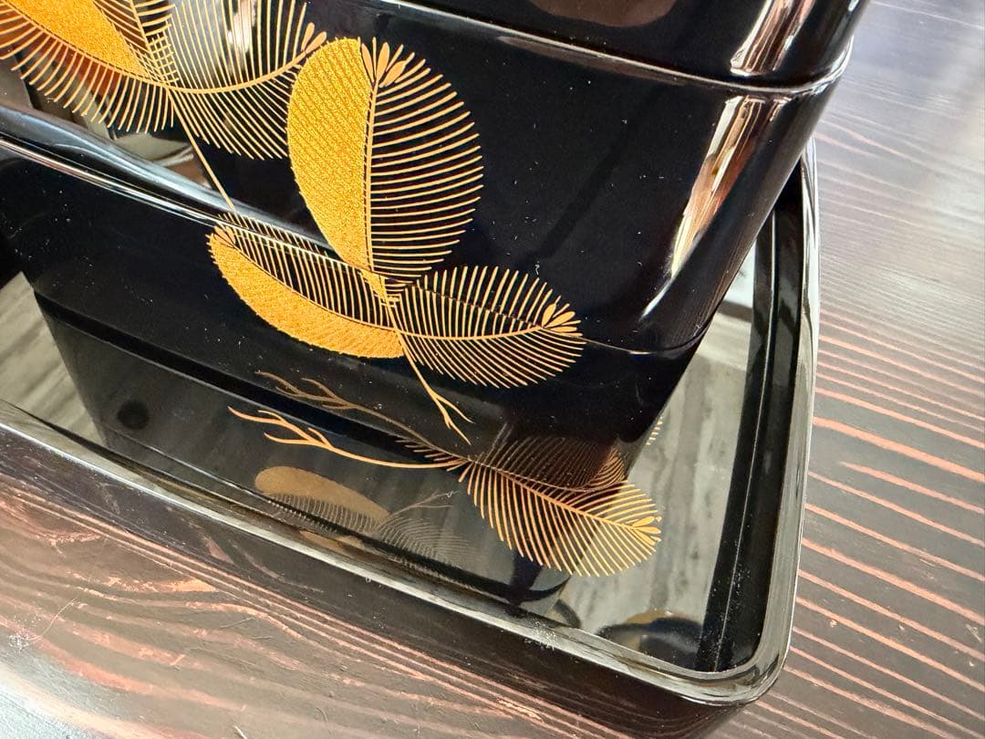 輪島塗 春光斎作 高級漆器 天然木若松蒔絵 三段重 重箱 重台付 紙箱＆桐共箱