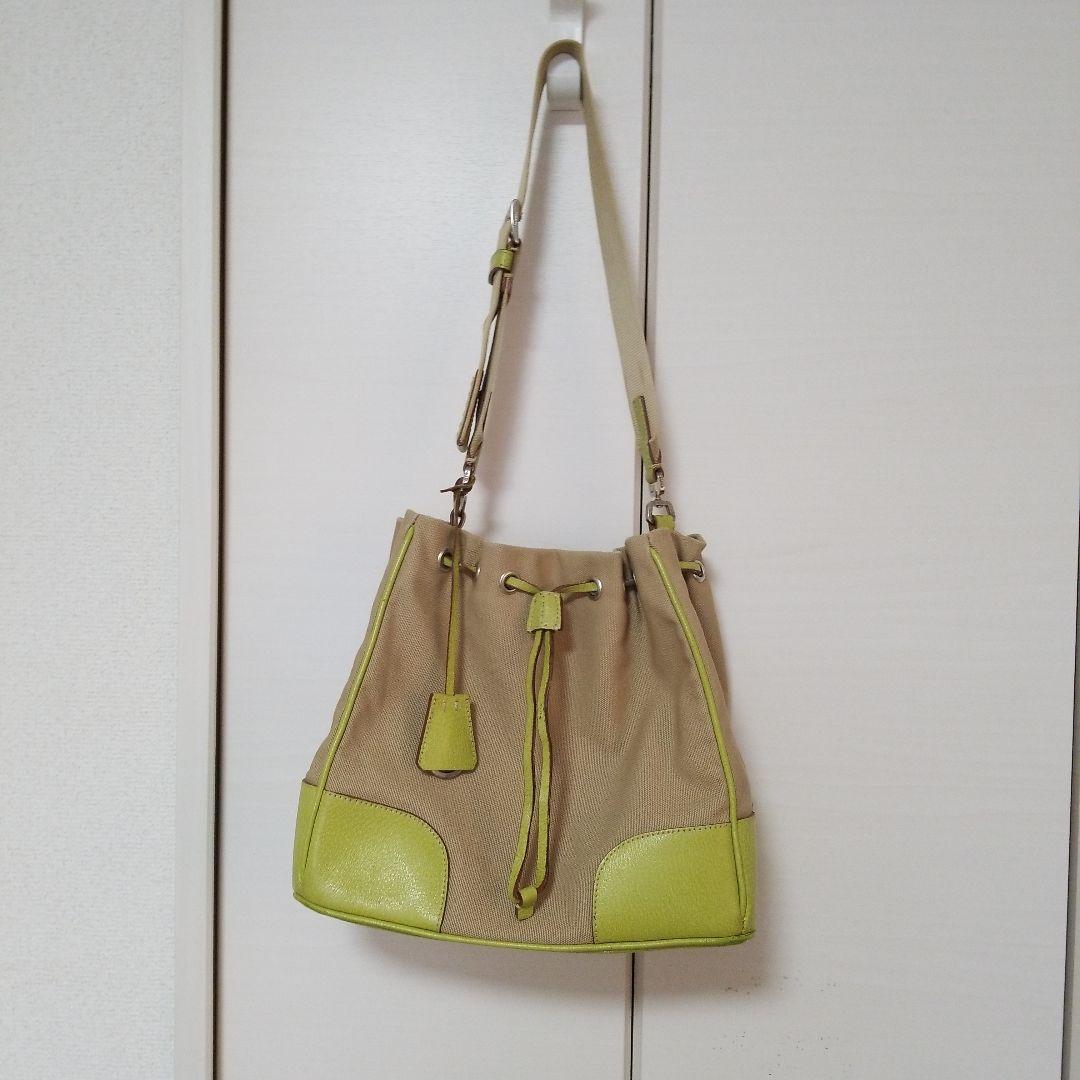 PRADA バケットバッグ ベージュ/ライム