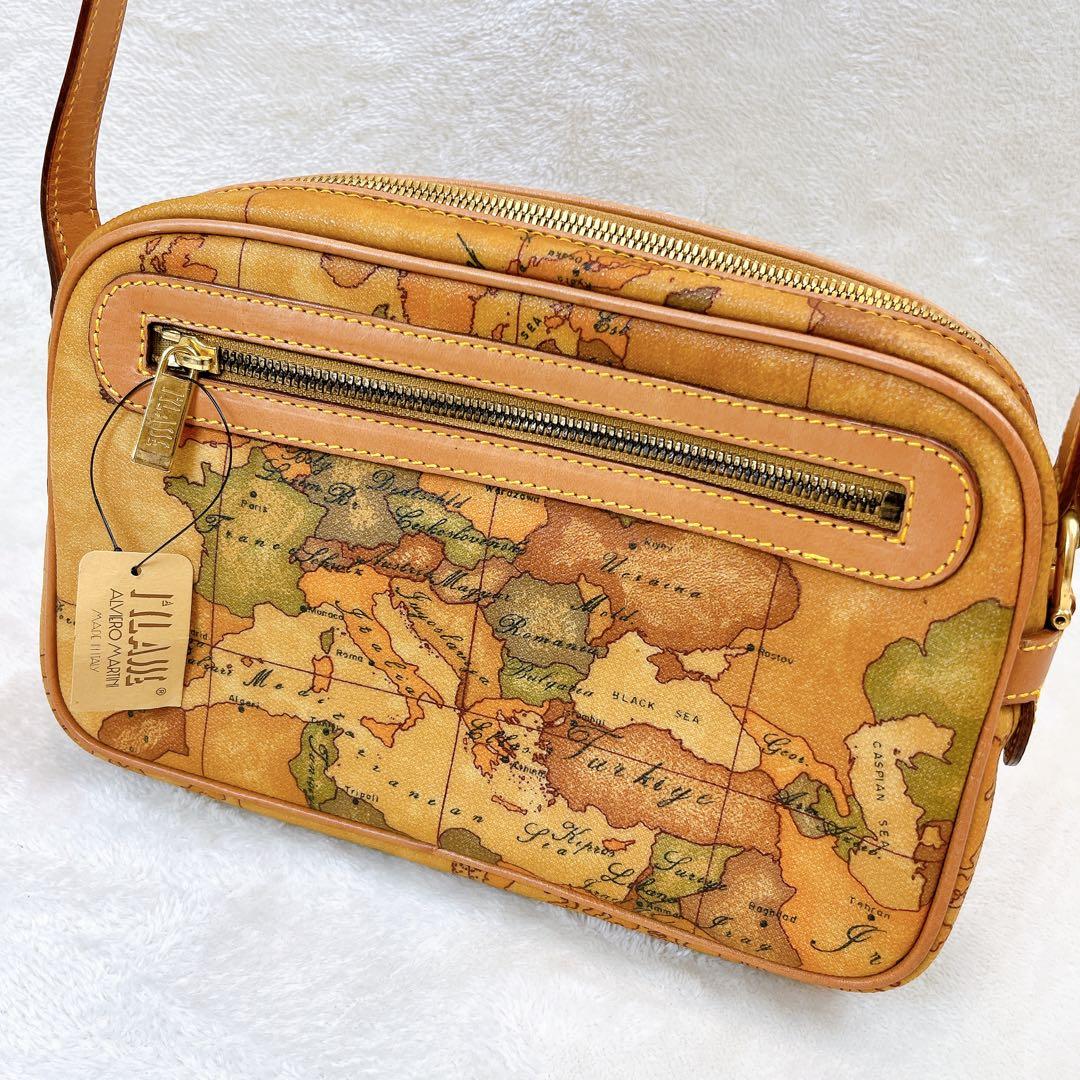 新品✨プリマクラッセ　ショルダーバッグ　世界地図柄　レザー　斜め掛け