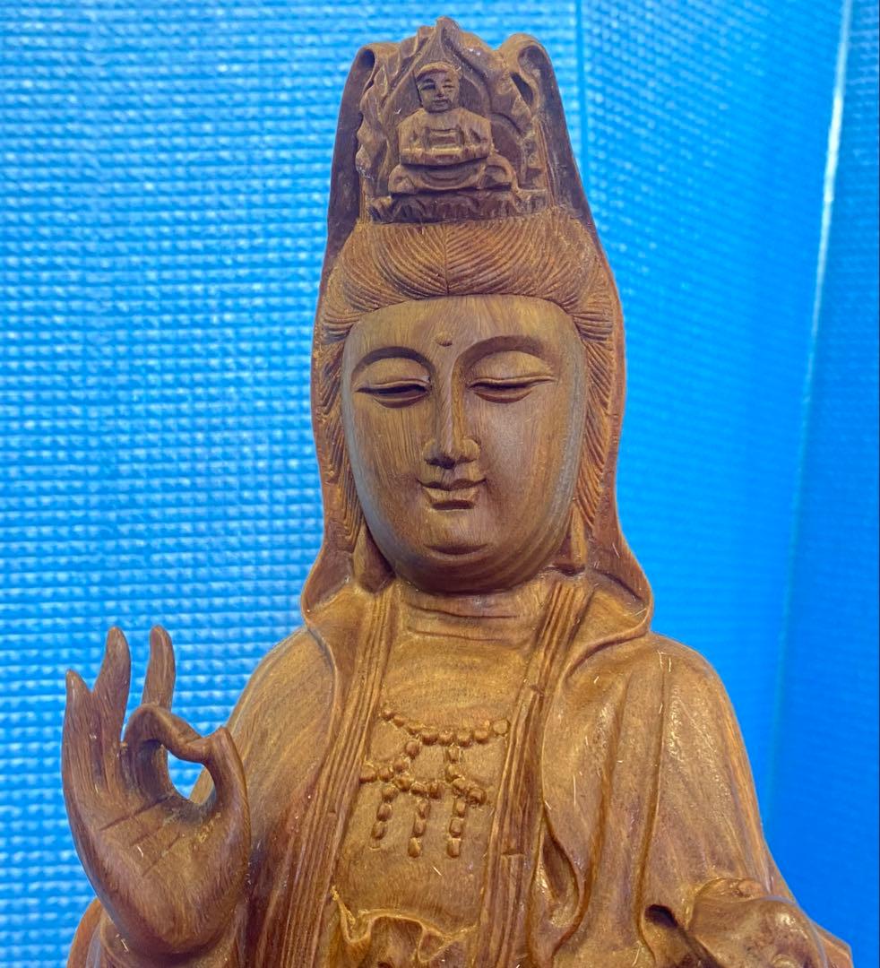 精巧な彫刻如意持て観音様　宝石の木（緑檀）彫刻　一刀彫り　仏像　木彫り