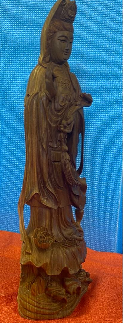精巧な彫刻如意持て観音様　宝石の木（緑檀）彫刻　一刀彫り　仏像　木彫り
