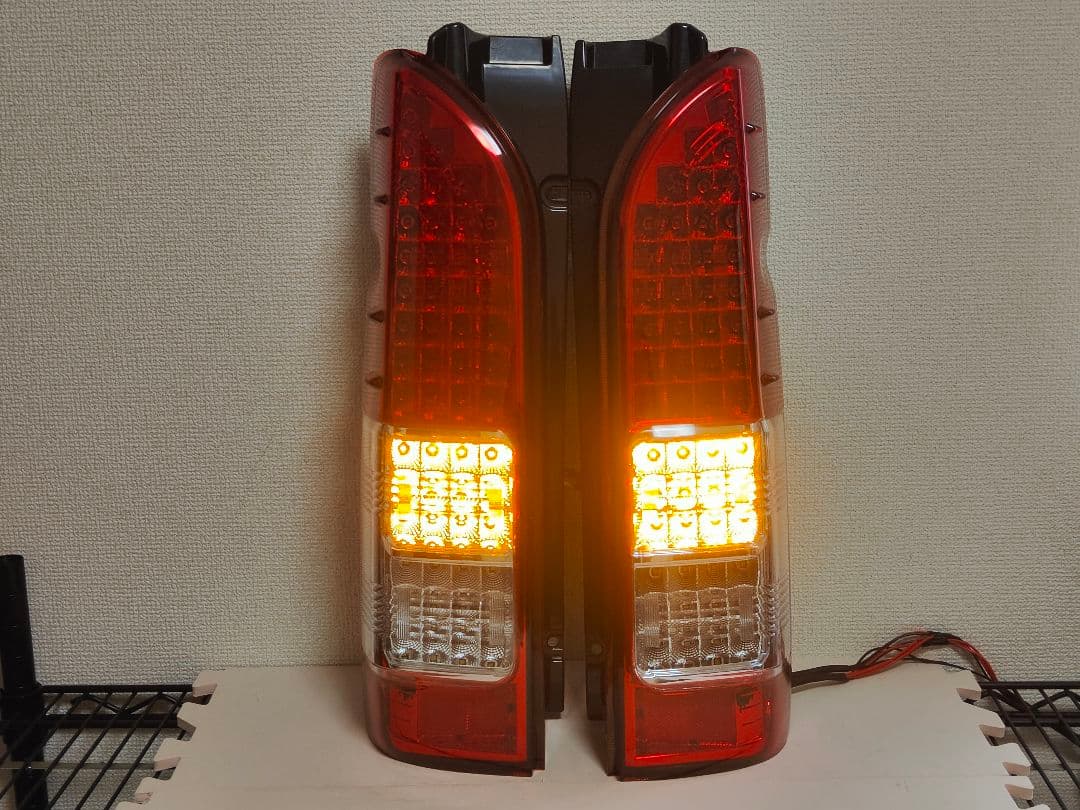 新品 ハイエース テールランプ 純正風 LED シーケンシャル