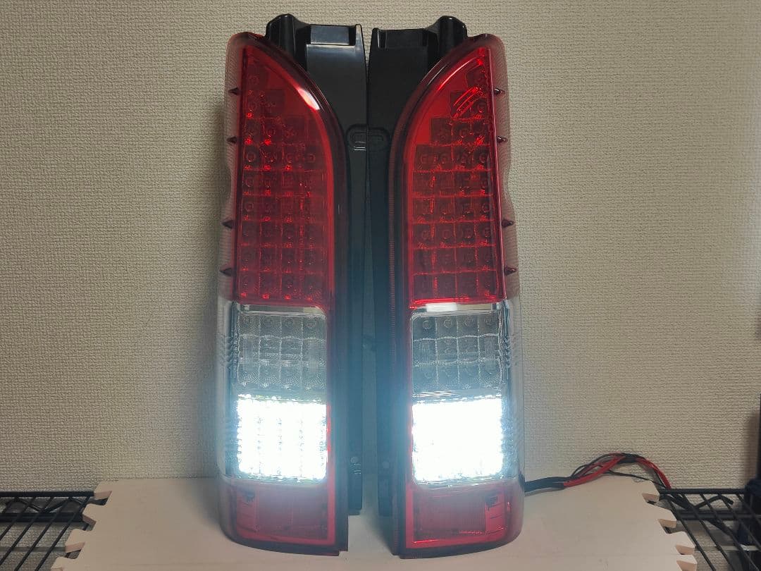 新品 ハイエース テールランプ 純正風 LED シーケンシャル