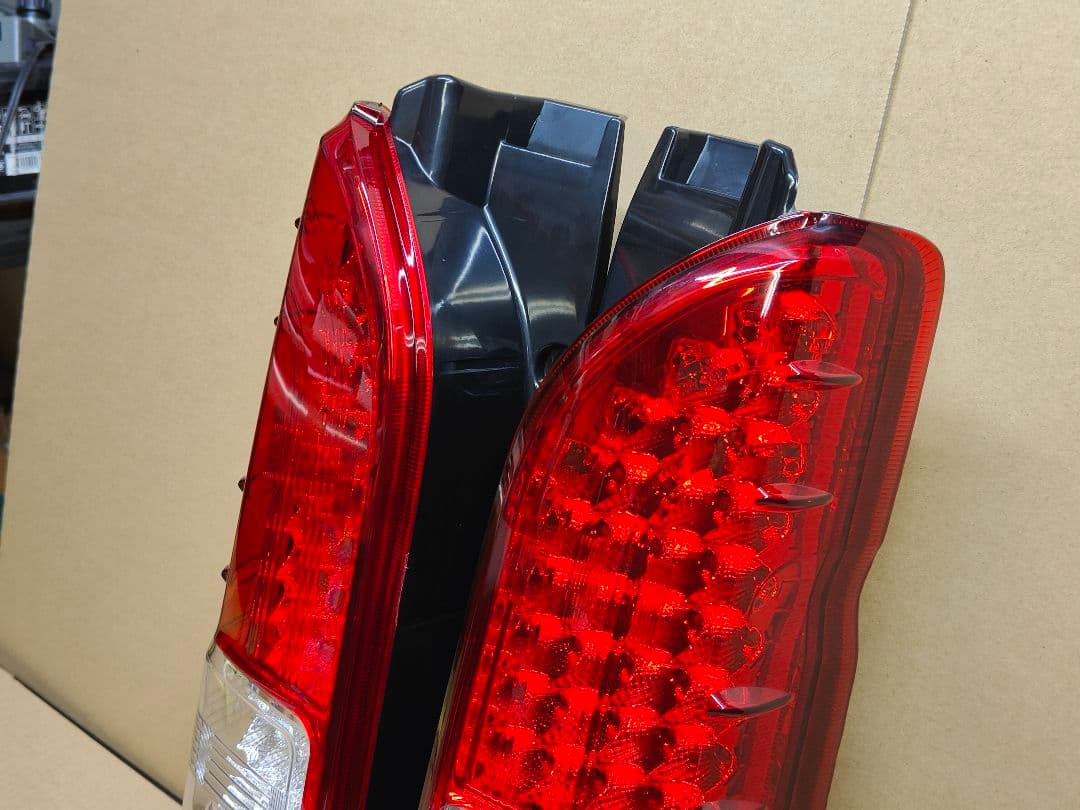 新品 ハイエース テールランプ 純正風 LED シーケンシャル