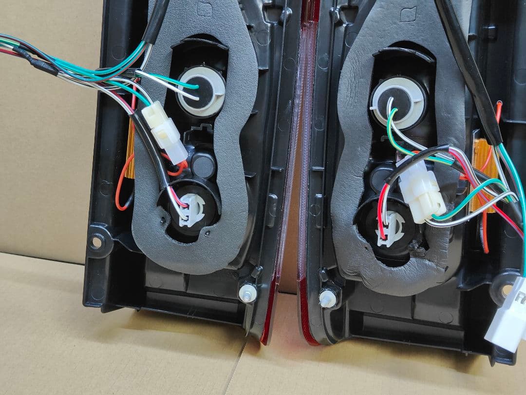 新品 ハイエース テールランプ 純正風 LED シーケンシャル