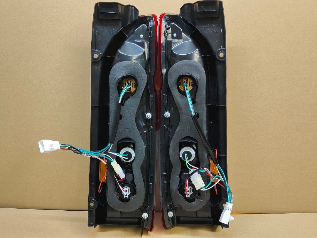 新品 ハイエース テールランプ 純正風 LED シーケンシャル