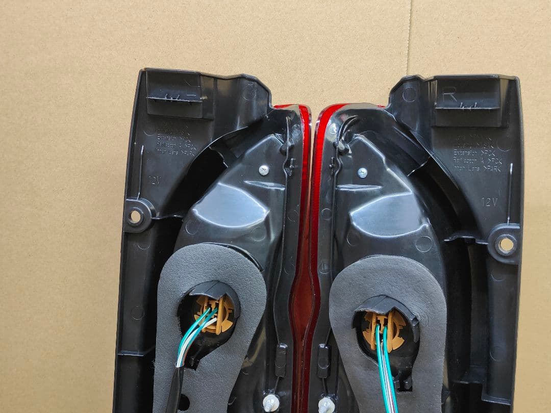 新品 ハイエース テールランプ 純正風 LED シーケンシャル