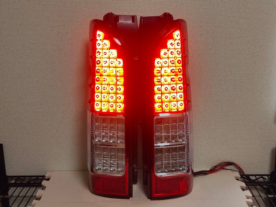 新品 ハイエース テールランプ 純正風 LED シーケンシャル