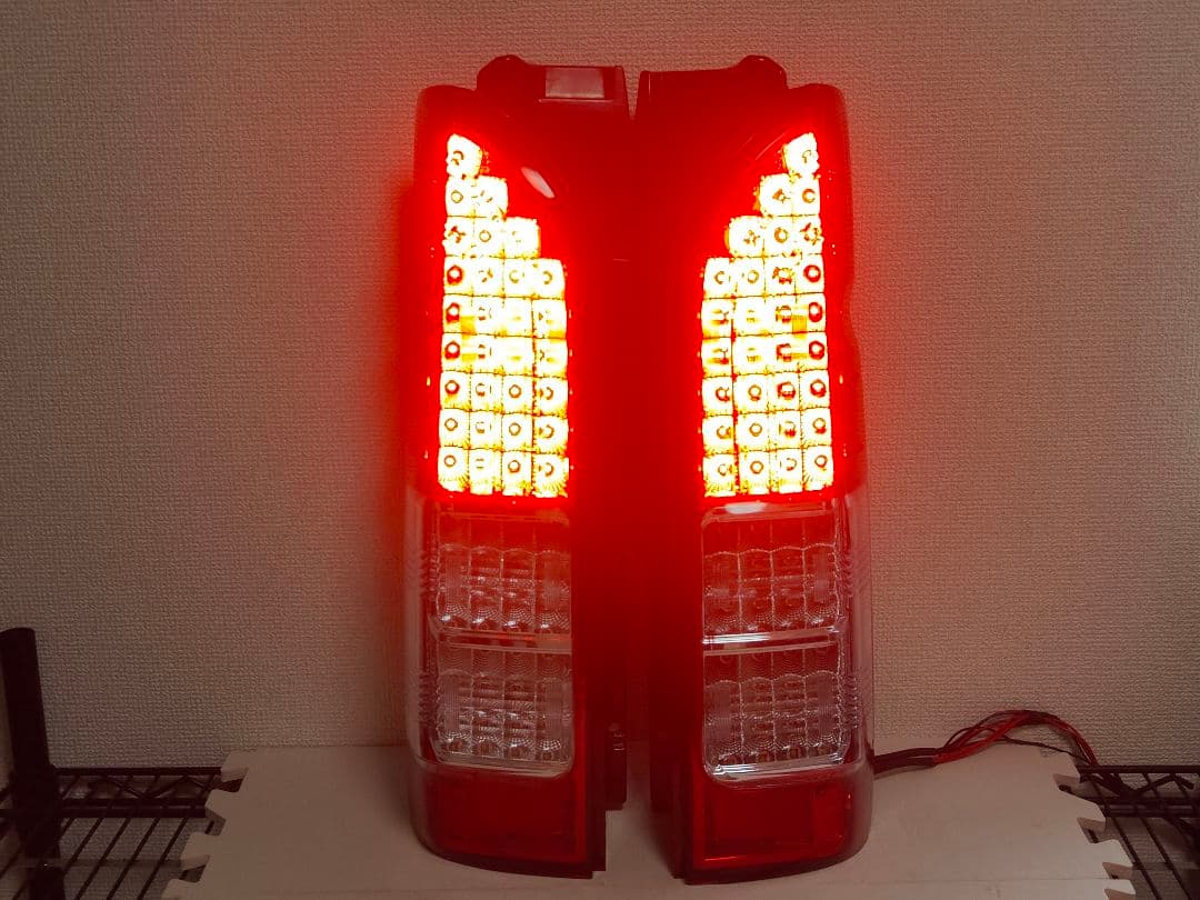 新品 ハイエース テールランプ 純正風 LED シーケンシャル