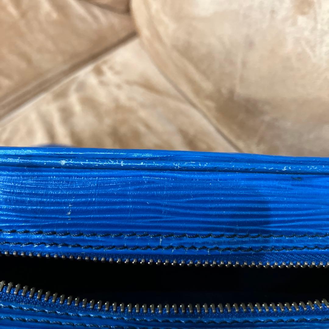 ルイヴィトン　LOUIS VUITTONエピレザー ショルダーバッグ 青