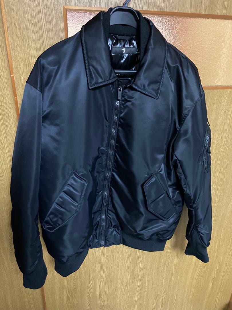 美品ユニクロ+J ハイブリッドダウンオーバーサイズMA-1ブルゾン Lブラック