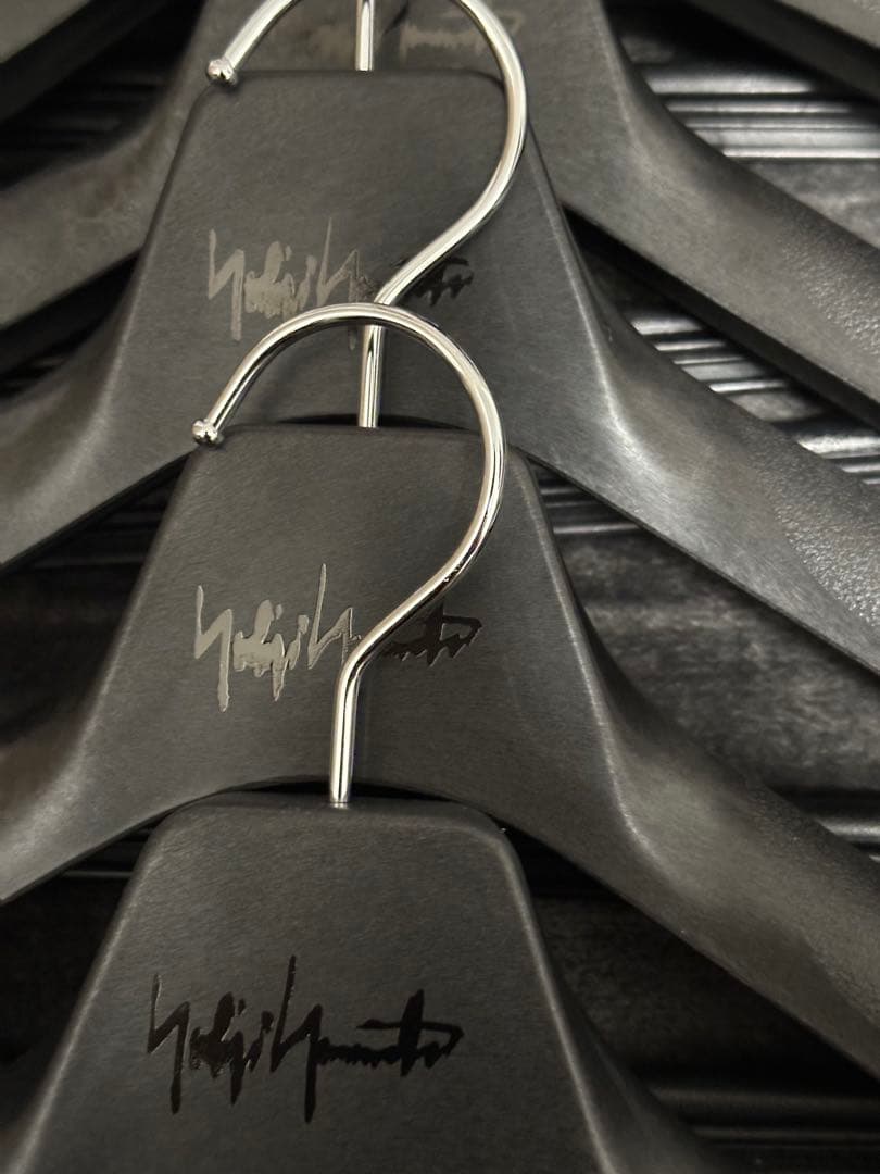 ヨウジヤマモトのロゴ入りハンガー x11本セット