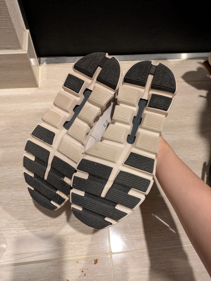 on クラウド6 スニーカー　白