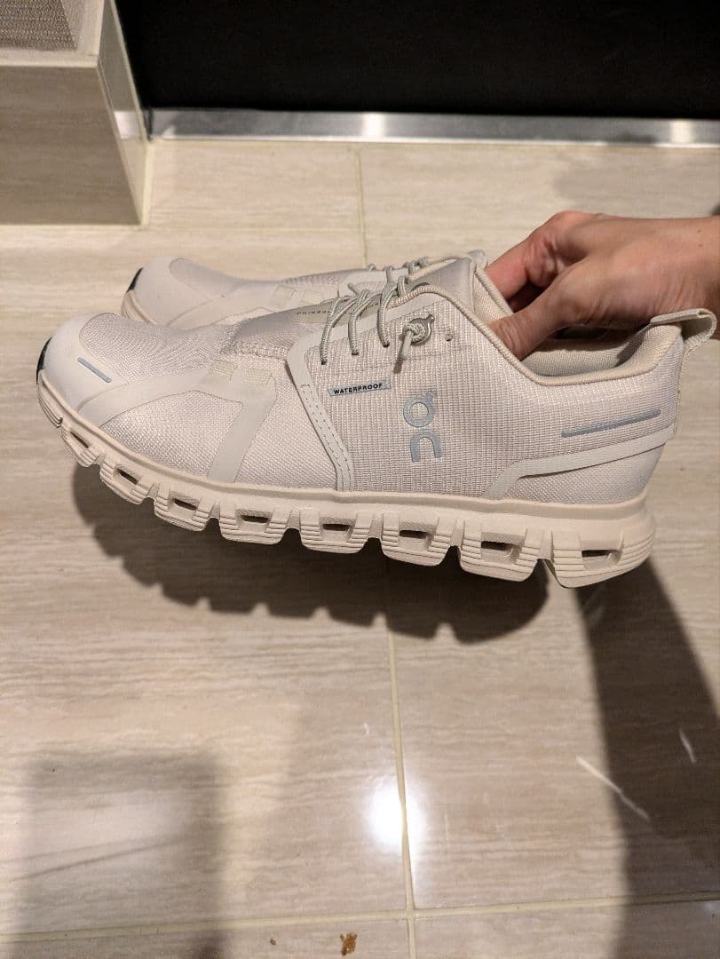 on クラウド6 スニーカー　白