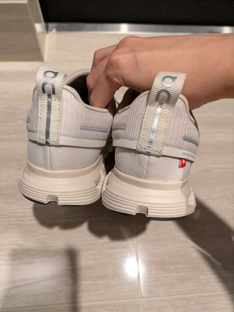 on クラウド6 スニーカー　白