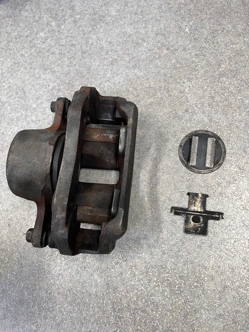 S130 Z用 中古 フロントブレーキキャリパー