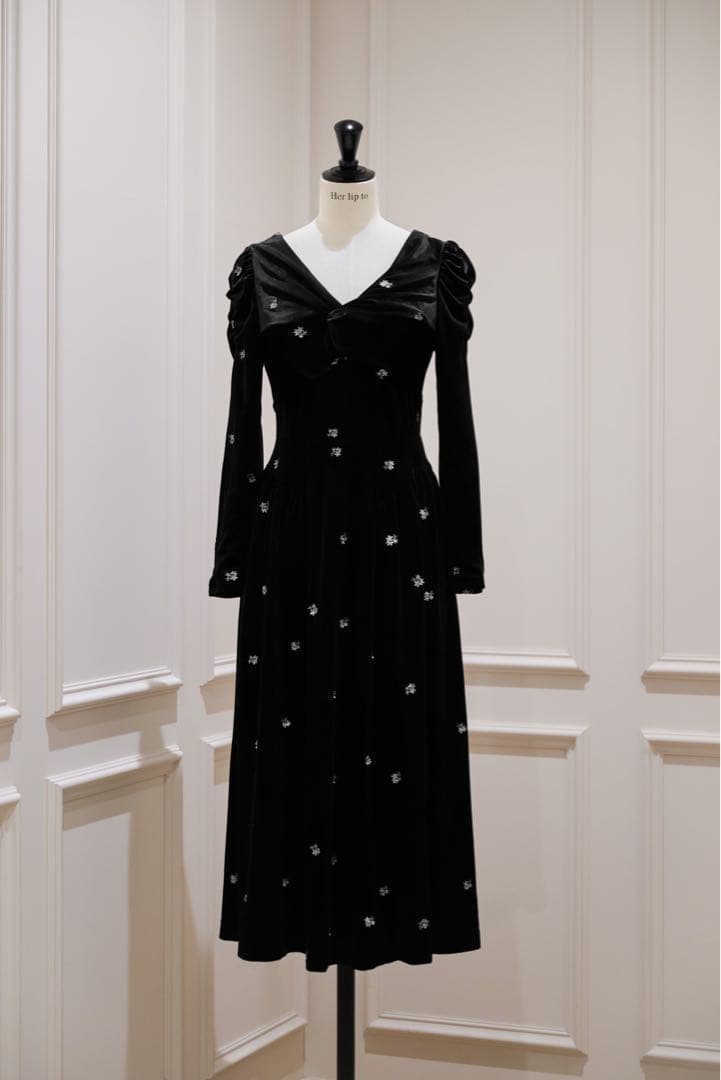 ワンピース herlipto Belmont Floral Velour Dress