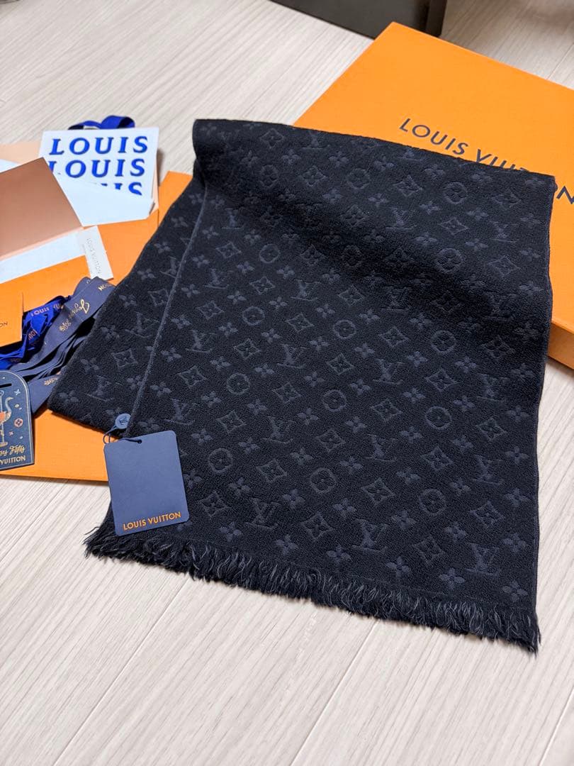 現行モデル新品箱紙袋付❗️LVロゴマフラー✨ヴィトンマフラー❗️ヴィトン　マフラー