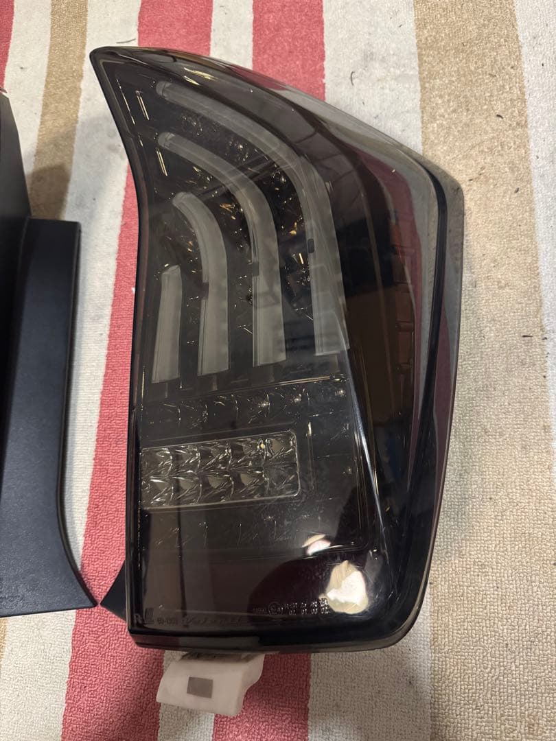 プリウス 30 ZVW30 ヴァレンティ 流れる テールランプ テール