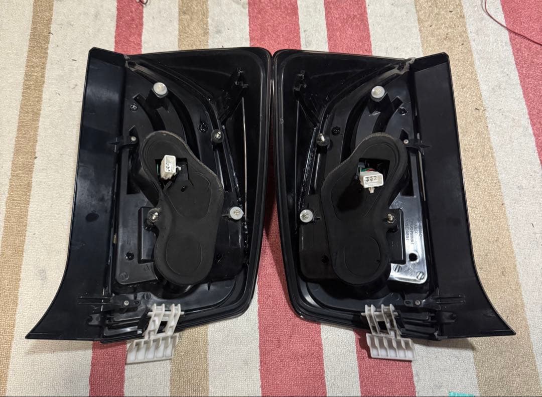 プリウス 30 ZVW30 ヴァレンティ 流れる テールランプ テール