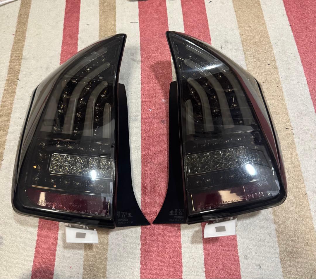 プリウス 30 ZVW30 ヴァレンティ 流れる テールランプ テール