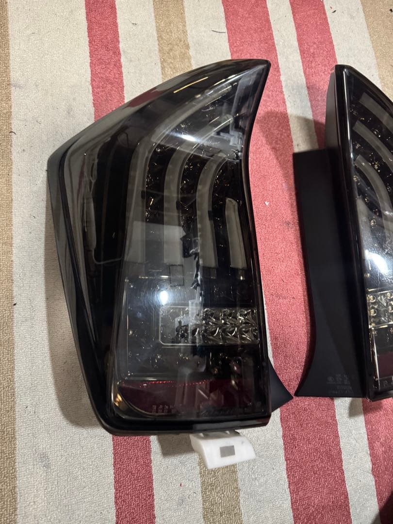 プリウス 30 ZVW30 ヴァレンティ 流れる テールランプ テール