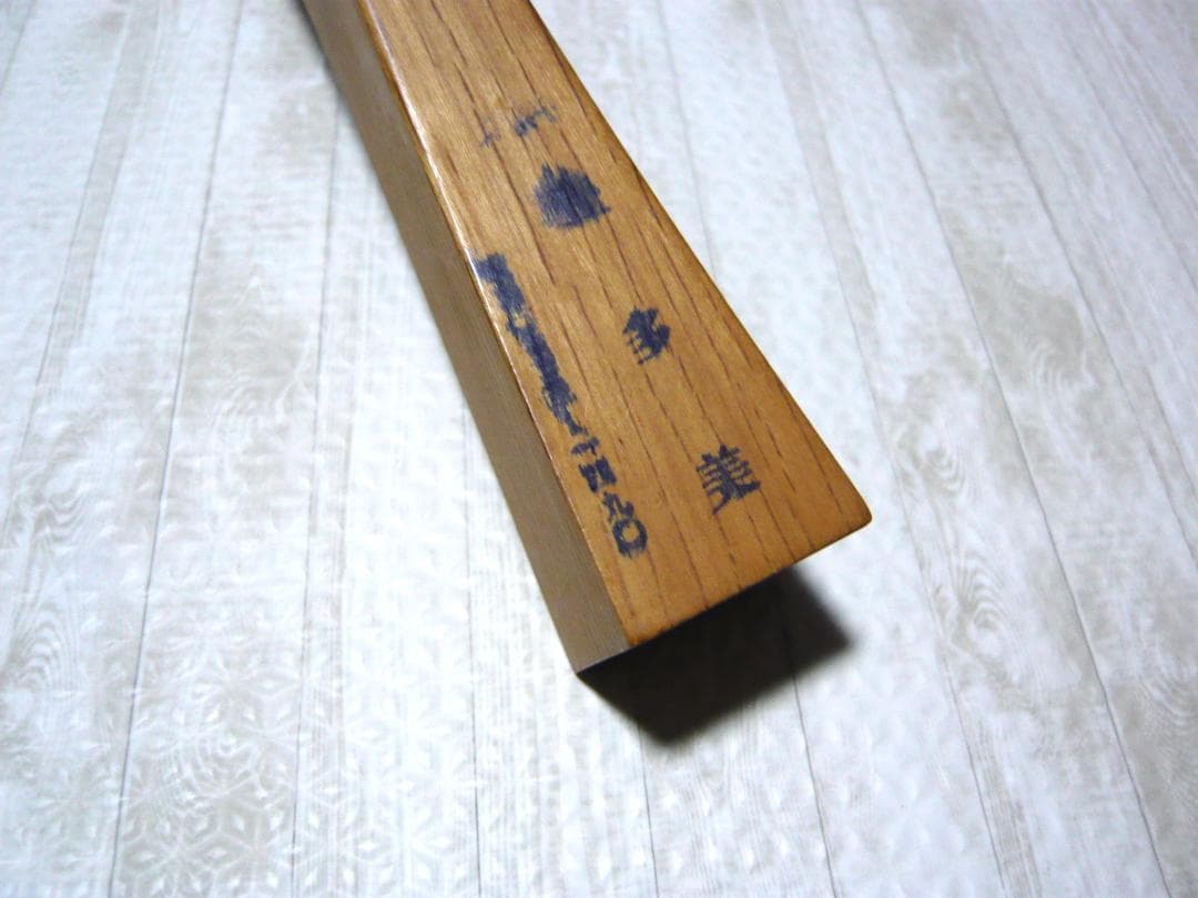 三味線　ケース入り　　撥　駒　小物付き