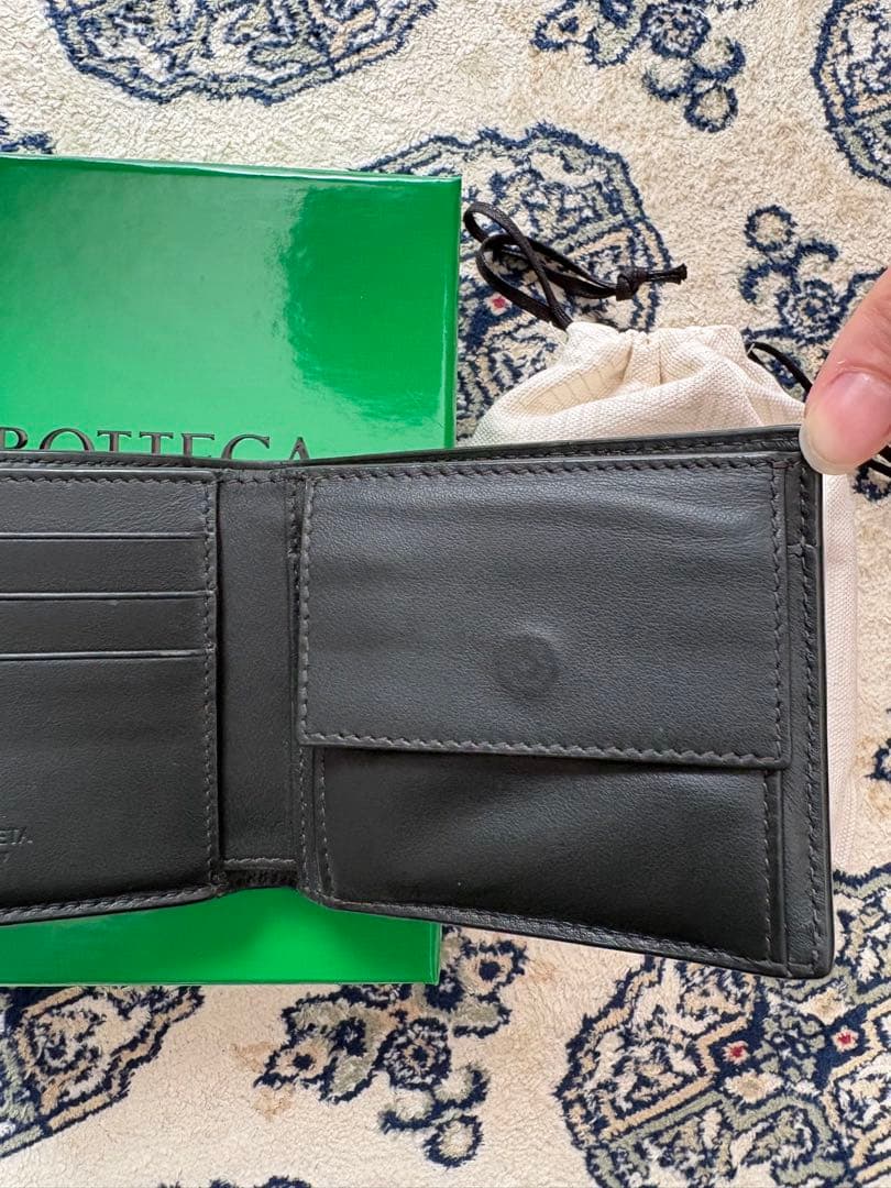 【値下げ】BOTTEGA VENETA カセット　二つ折り財布　ダークモス