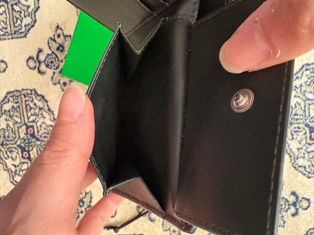 【値下げ】BOTTEGA VENETA カセット　二つ折り財布　ダークモス