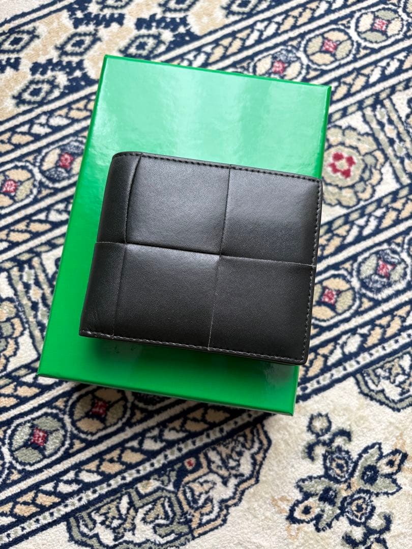 【値下げ】BOTTEGA VENETA カセット　二つ折り財布　ダークモス
