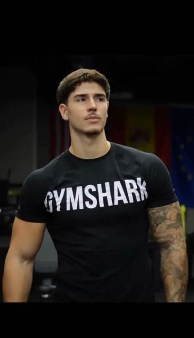  フィットネス Tシャツ 黒 DAVID LAID 着用