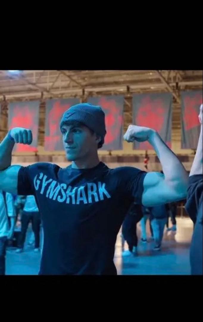  フィットネス Tシャツ 黒 DAVID LAID 着用