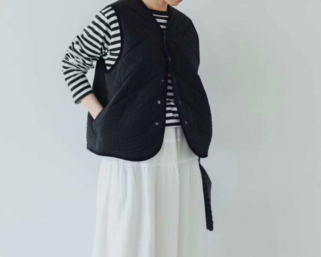 北欧、暮らしの道具店　キルティングベスト　ブラック　ノベルティ　手帳