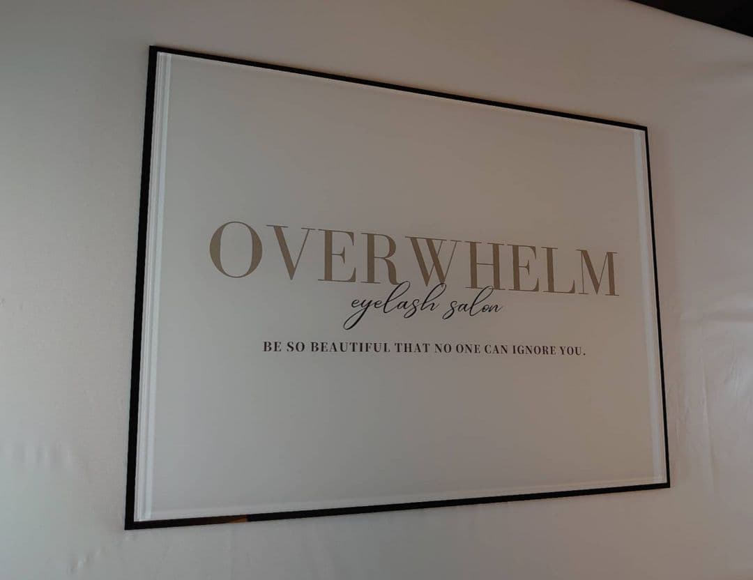 GU＊海外ハイブランド保存箱調アクリル表札＊白ベース＊黒アクリルはみ出し