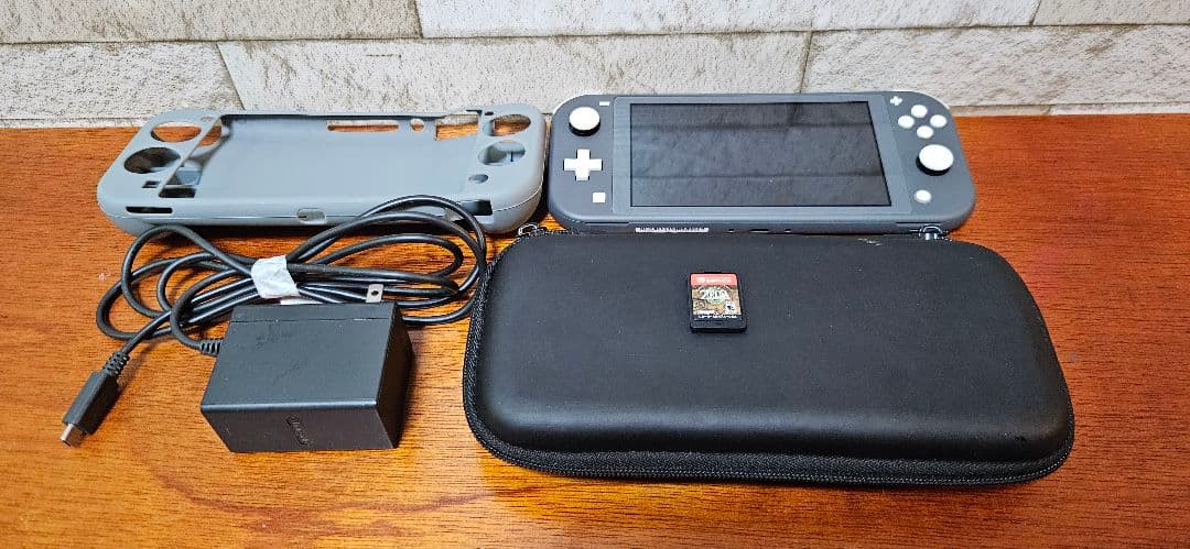 Nintendo Switch　ライトグレー　ゼルダの伝説ティアキン付き