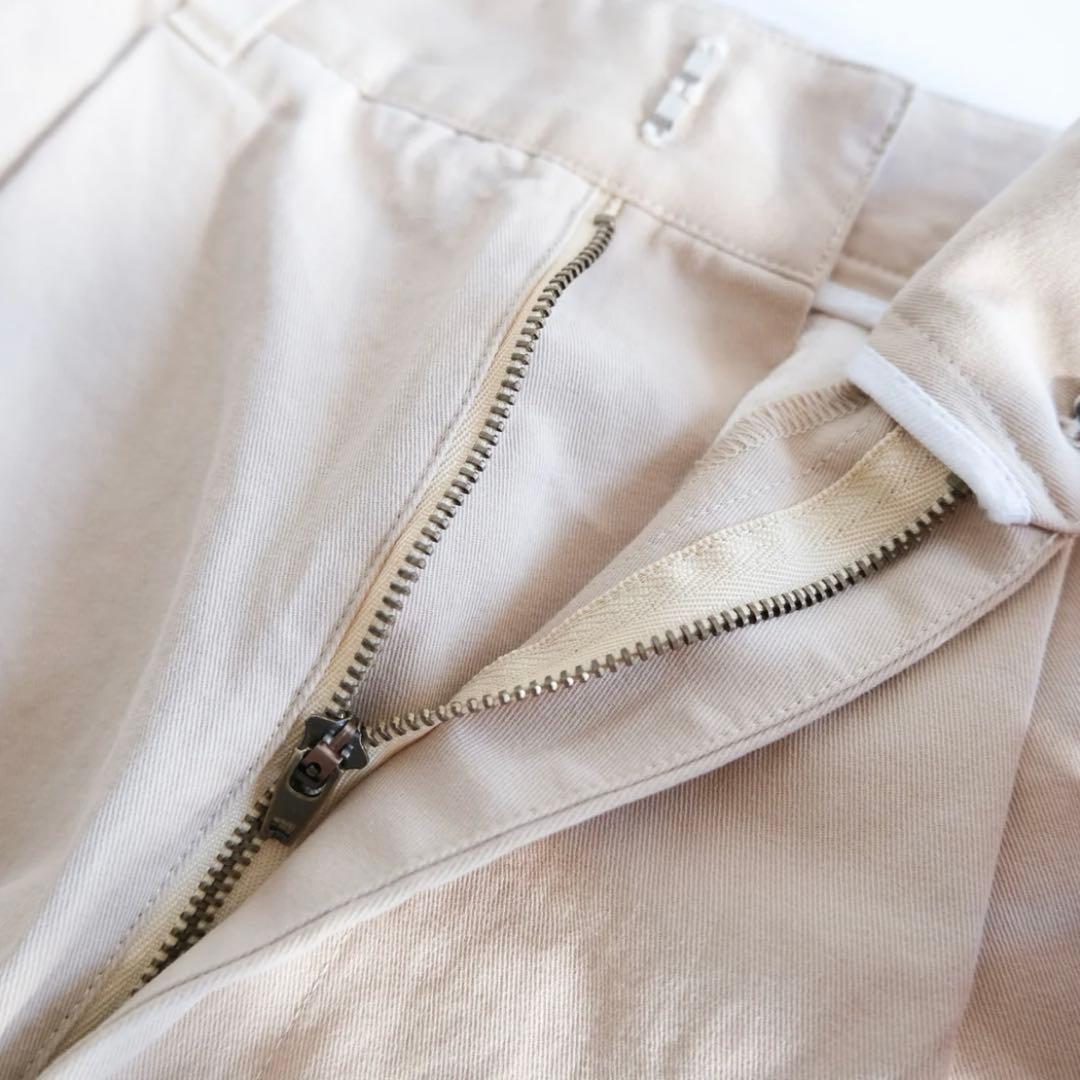 searoomlynn 2tuckハイウエストショートパンツ　オフホワイト