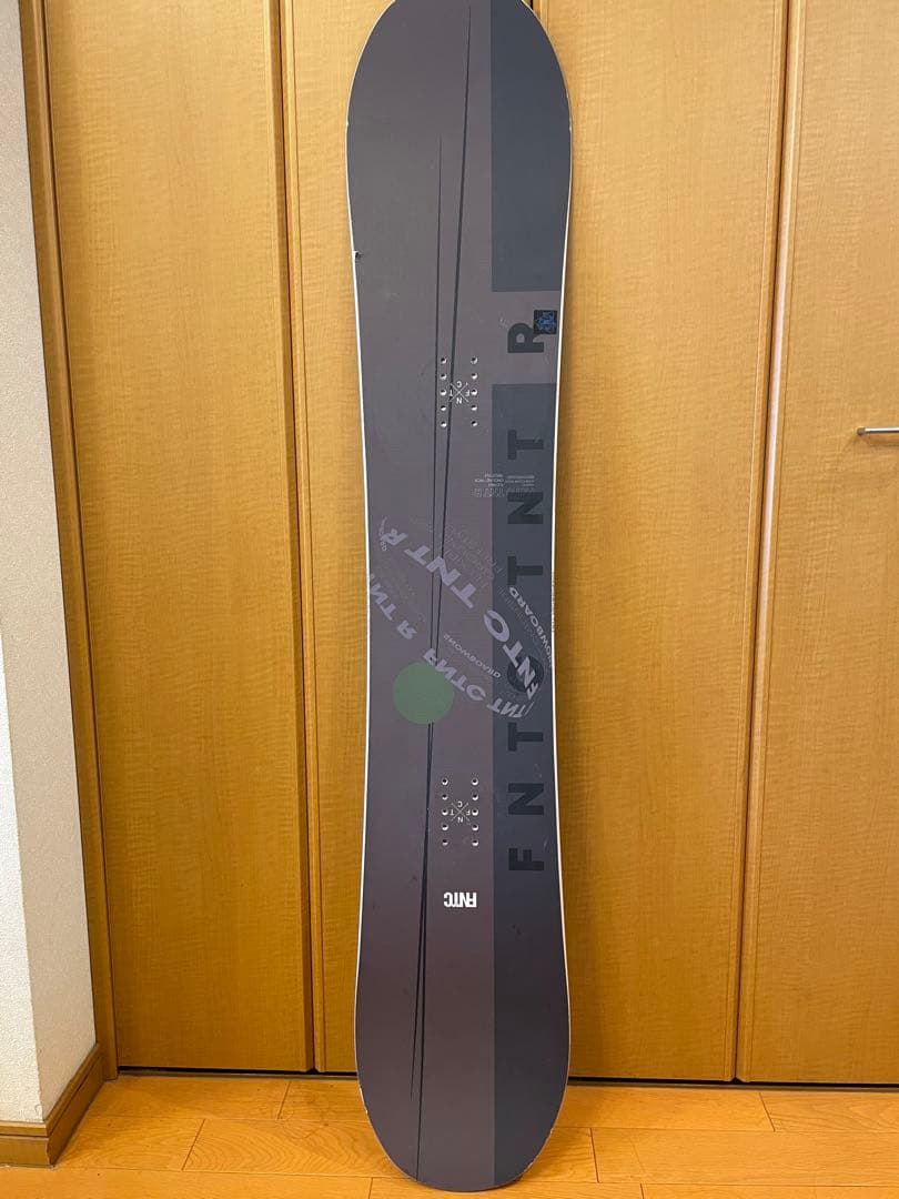 FNTF TNT R 153cm 24/25 モデル　スノーボード