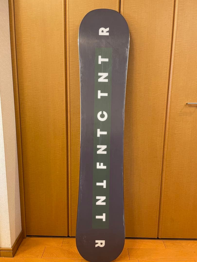 FNTF TNT R 153cm 24/25 モデル　スノーボード