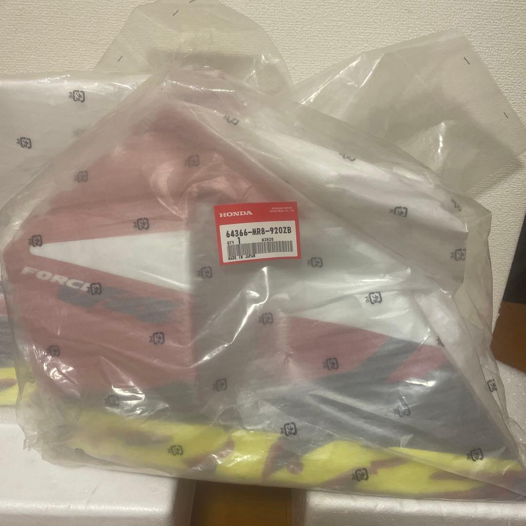 いぬ様用　RVF400 新品未開封　ミドルカウル　左右セット