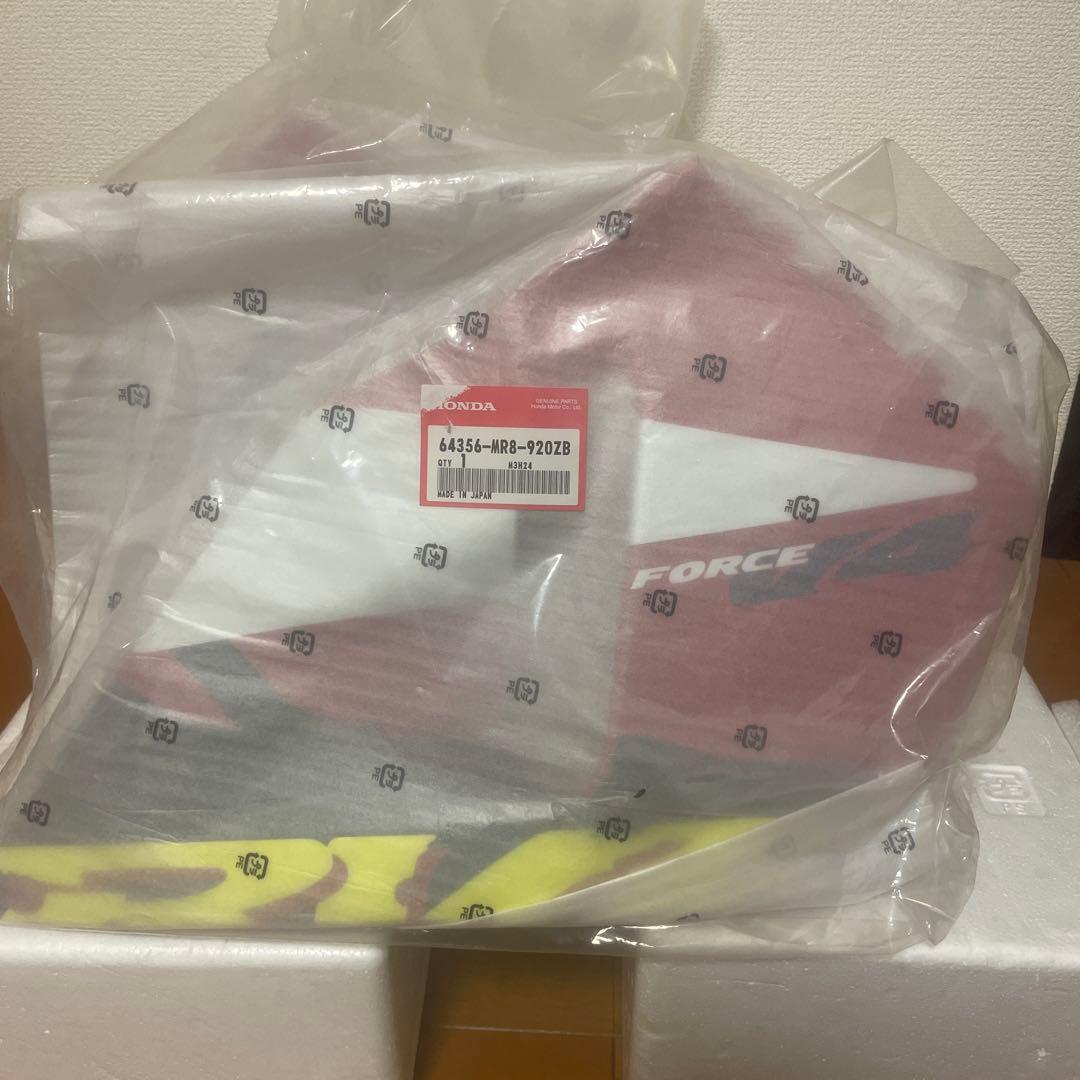 いぬ様用　RVF400 新品未開封　ミドルカウル　左右セット