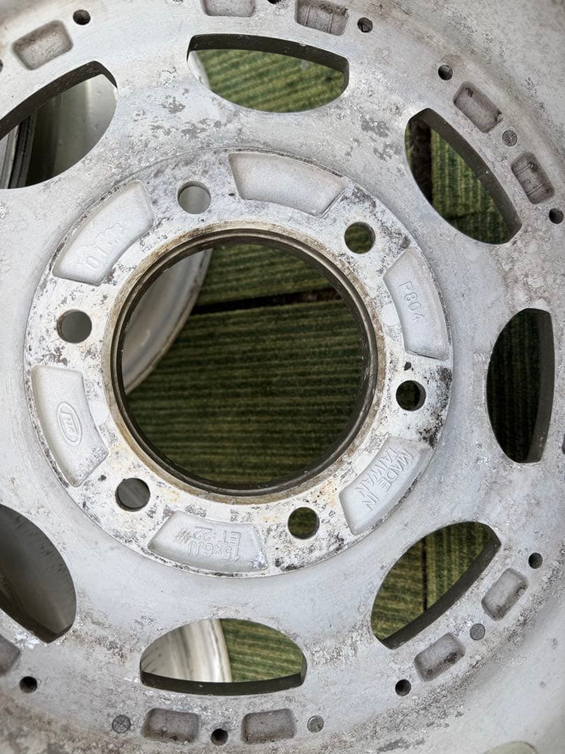 ハイエース社外アルミホイール15インチ6J インセット22 6穴 PCD139.