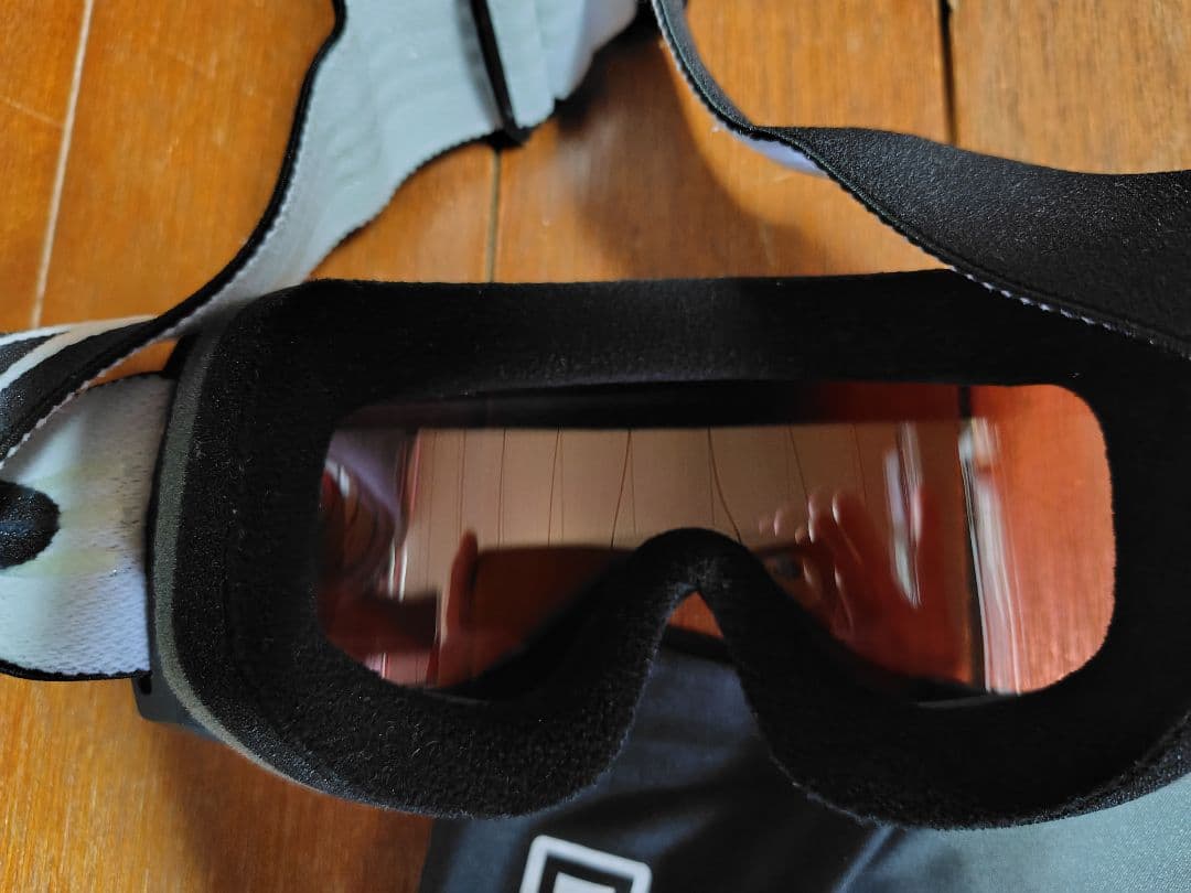 オークリー ゴーグル 赤レンズ 収納袋付き