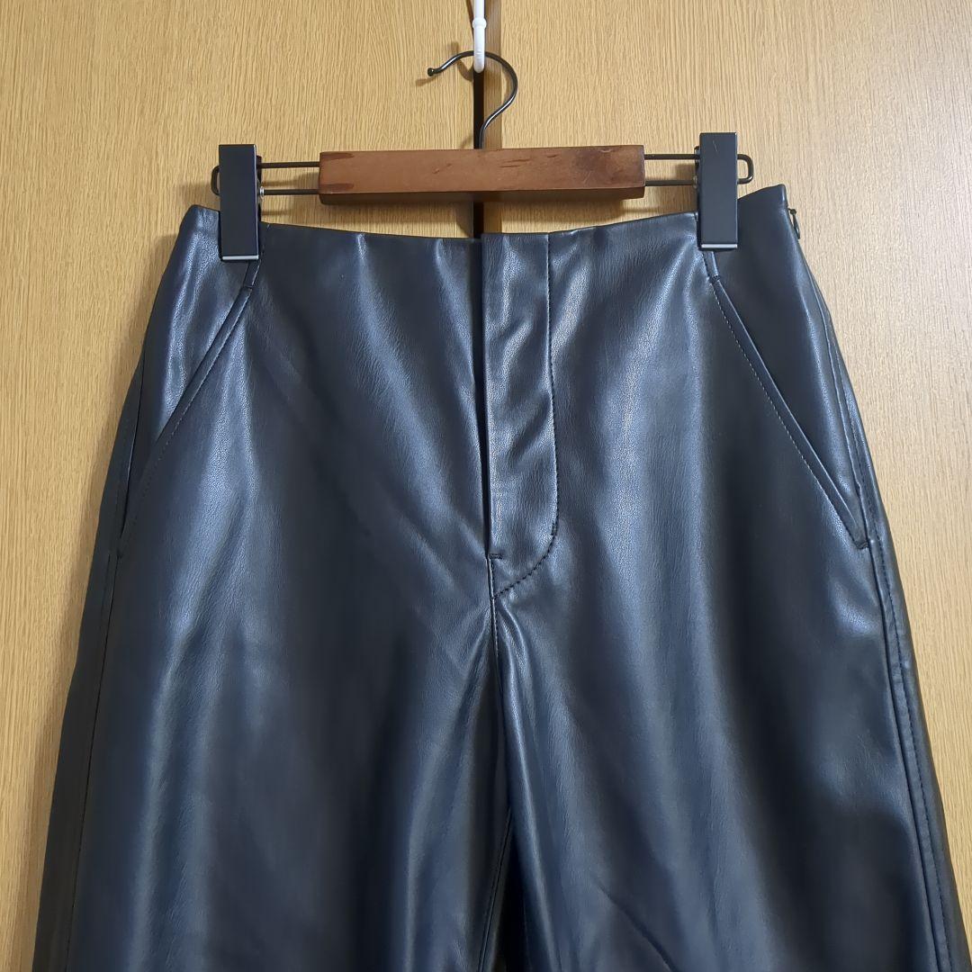 ボーダーズアットバルコニー　フェイクレザーパンツ