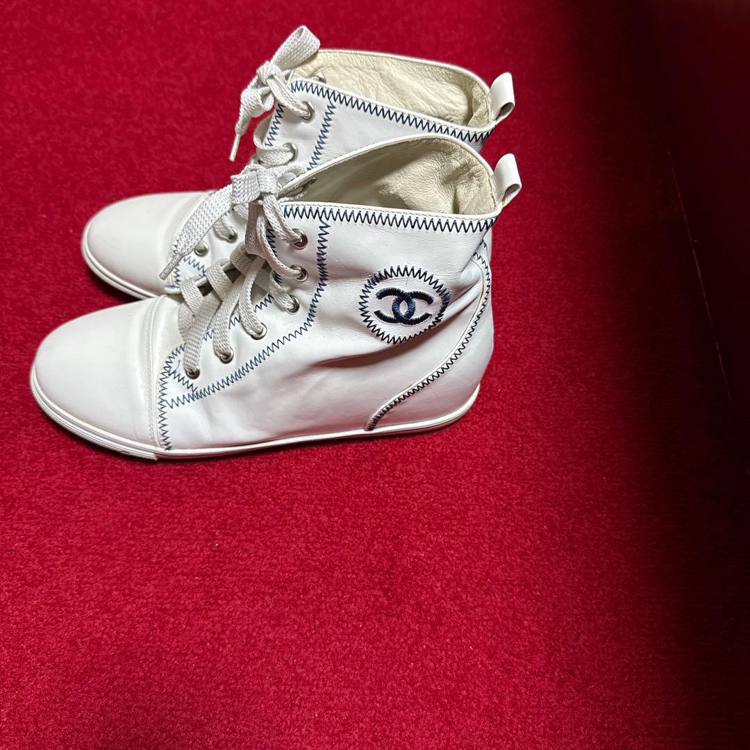 CNA HELホワイト ハイカットスニーカー