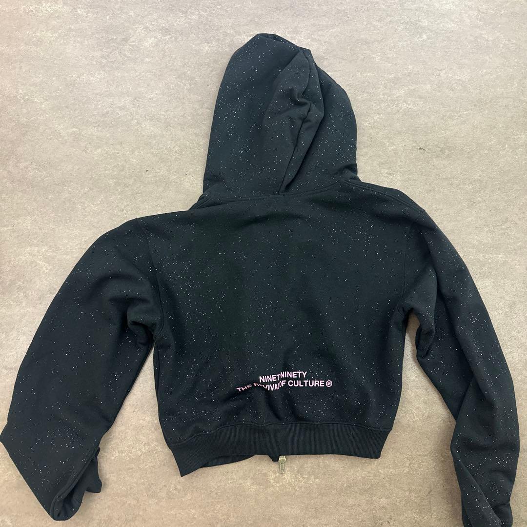 NINETY フード付きブラックパーカー