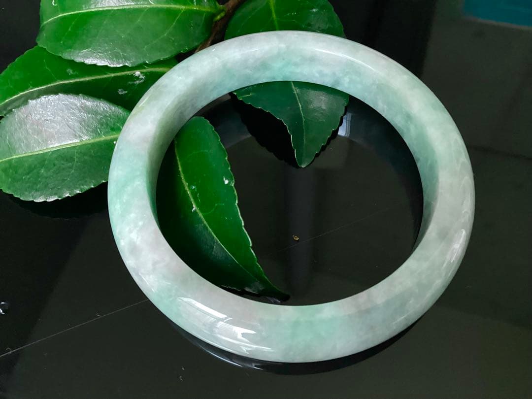 国内唯一の親方のバングル‼️国産品*糸魚川翡翠硬玉　絶品　一生物のお宝‼️　鑑別書付