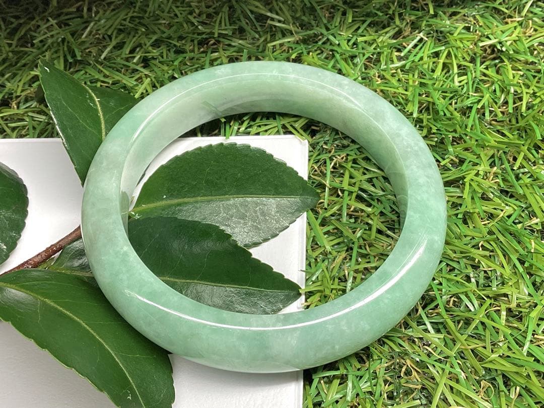 国内唯一の親方のバングル‼️国産品*糸魚川翡翠硬玉　絶品　一生物のお宝‼️　鑑別書付