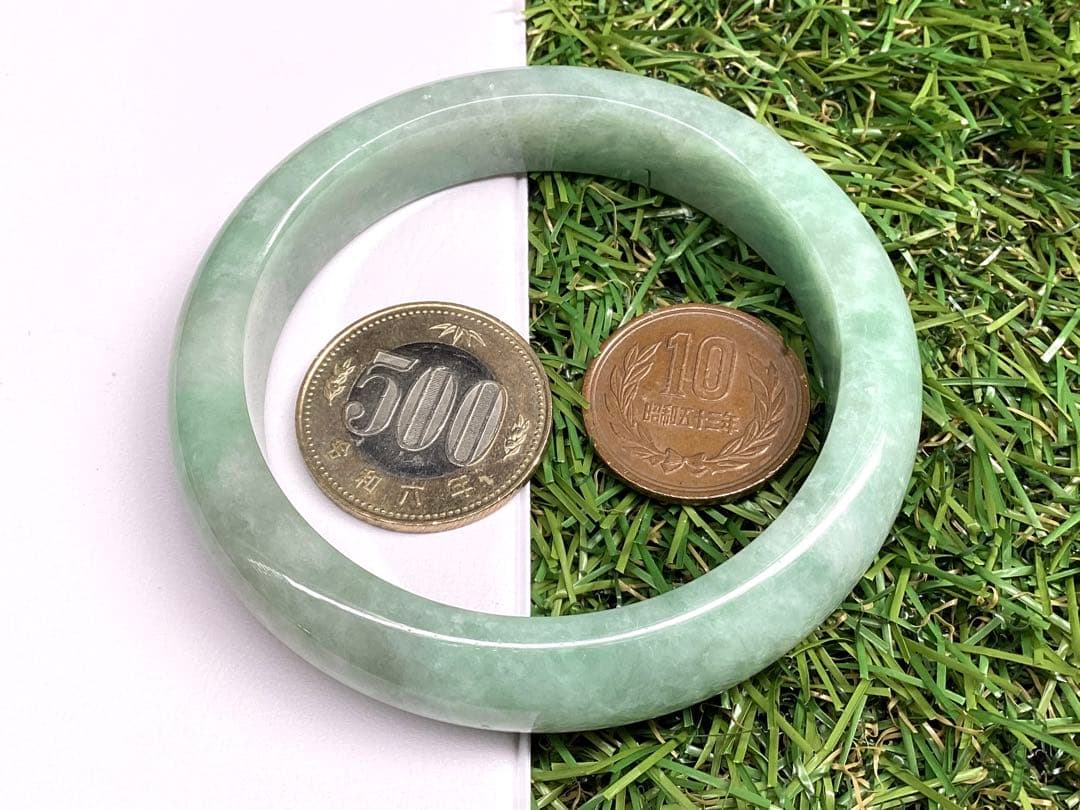 国内唯一の親方のバングル‼️国産品*糸魚川翡翠硬玉　絶品　一生物のお宝‼️　鑑別書付