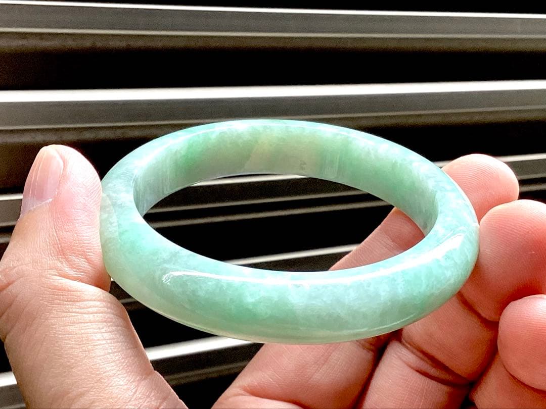 国内唯一の親方のバングル‼️国産品*糸魚川翡翠硬玉　絶品　一生物のお宝‼️　鑑別書付